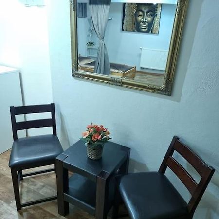 Simple Apartment Near Hockey & Football Arena Pozsony Kültér fotó